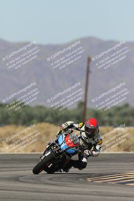 media/Oct-13-2025-Moto Forza (Mon) [[a66d839500]]/3-B Group/Session 3 (Turn 16)/